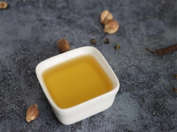 Black pepper oil