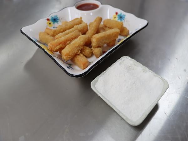 Sweet potato sticks coated with powder