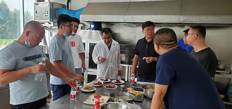 Old customer Zhucheng Zhu Fuhua Food visit, purchase small crispy meat pulp powder and tenderloin marinade