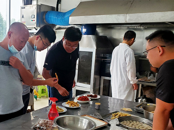 Old customer Zhucheng Zhu Fuhua Food visit, purchase small crispy meat pulp powder and tenderloin marinade