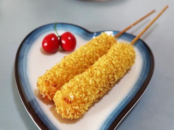 Hot dog sticks with shredded cheese2